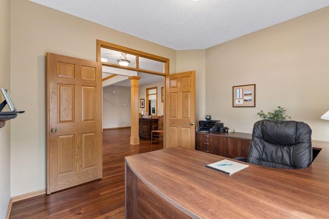 9755 Wedgewood Circle, Woodbury, MN 55125