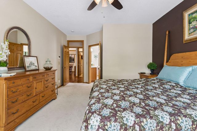 9755 Wedgewood Circle, Woodbury, MN 55125