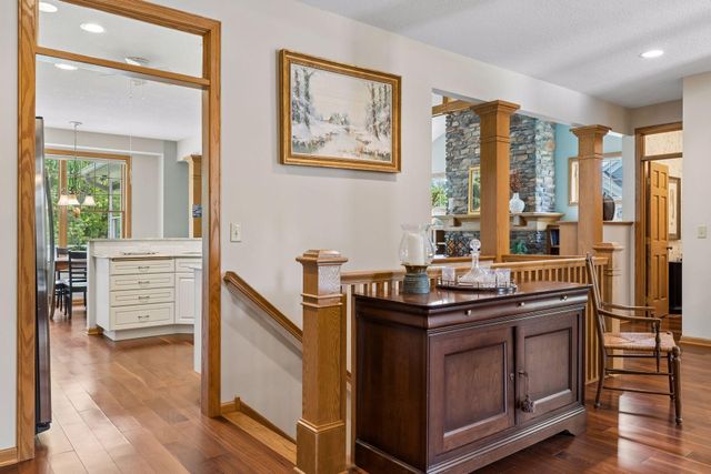 9755 Wedgewood Circle, Woodbury, MN 55125