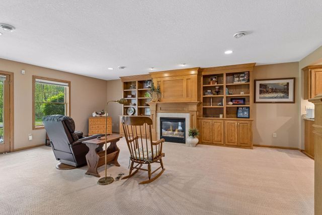 9755 Wedgewood Circle, Woodbury, MN 55125