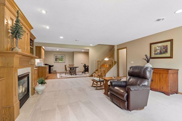 9755 Wedgewood Circle, Woodbury, MN 55125