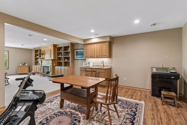 9755 Wedgewood Circle, Woodbury, MN 55125
