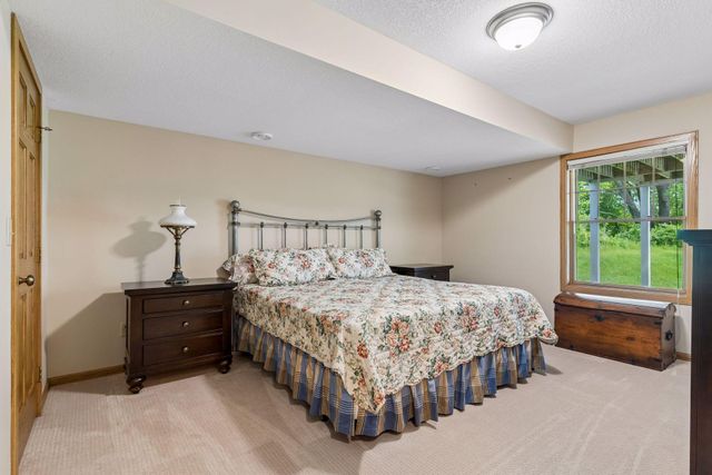 9755 Wedgewood Circle, Woodbury, MN 55125