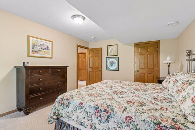 9755 Wedgewood Circle, Woodbury, MN 55125