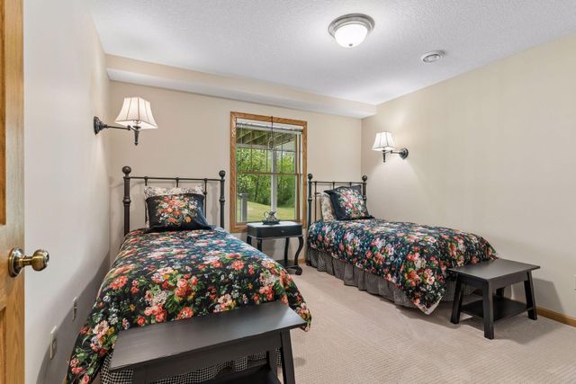 9755 Wedgewood Circle, Woodbury, MN 55125