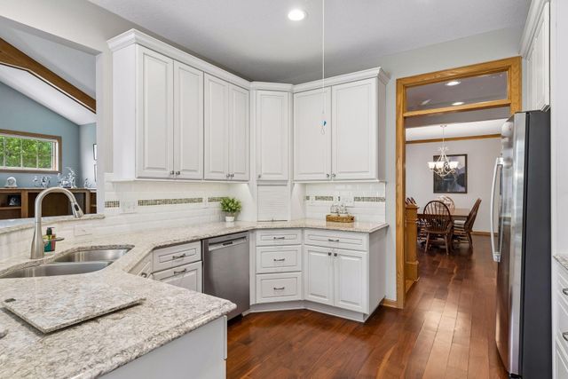 9755 Wedgewood Circle, Woodbury, MN 55125