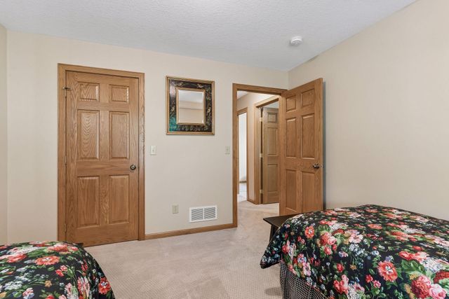 9755 Wedgewood Circle, Woodbury, MN 55125