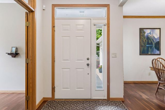 9755 Wedgewood Circle, Woodbury, MN 55125