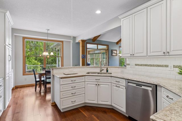 9755 Wedgewood Circle, Woodbury, MN 55125