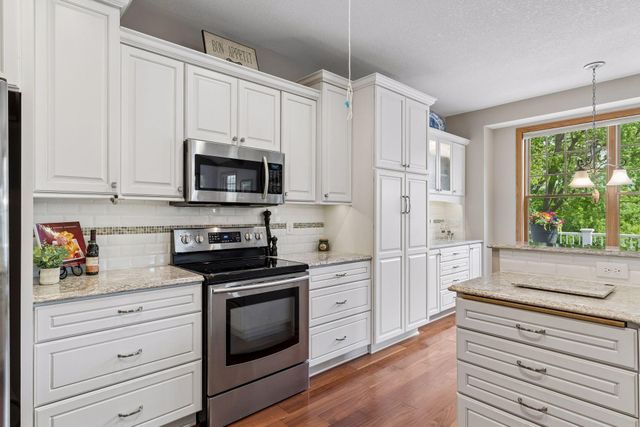 9755 Wedgewood Circle, Woodbury, MN 55125