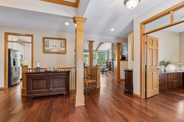 9755 Wedgewood Circle, Woodbury, MN 55125