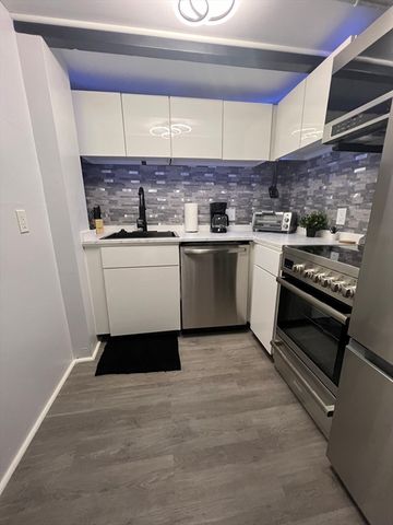 24 Norman 110, Salem, MA 01970