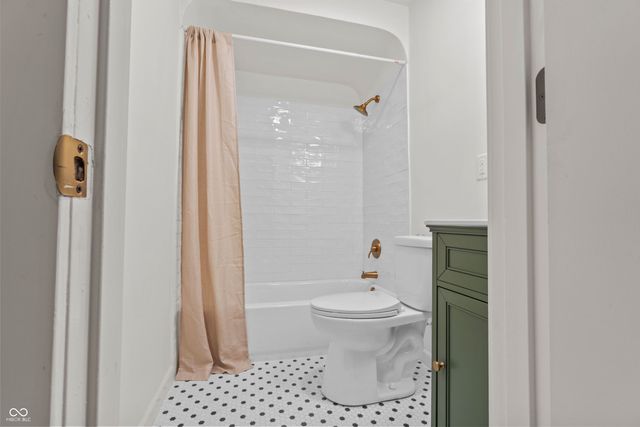 6103 Indianola Avenue, Indianapolis, IN 46220