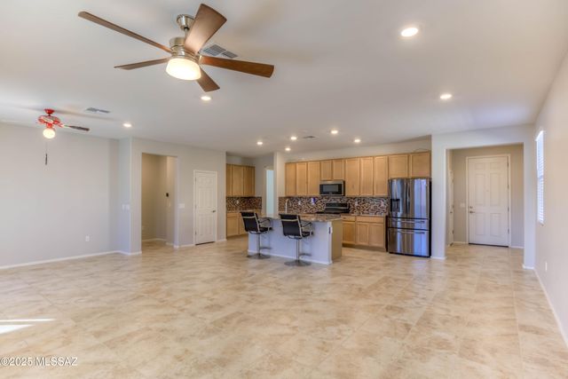 8804 E Stone Meadow Circle, Tucson, AZ 85730