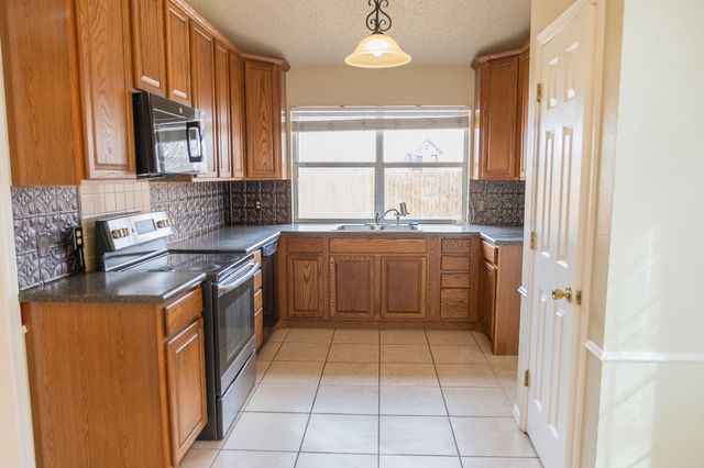 2120 93rd Street, Lubbock, TX 79423