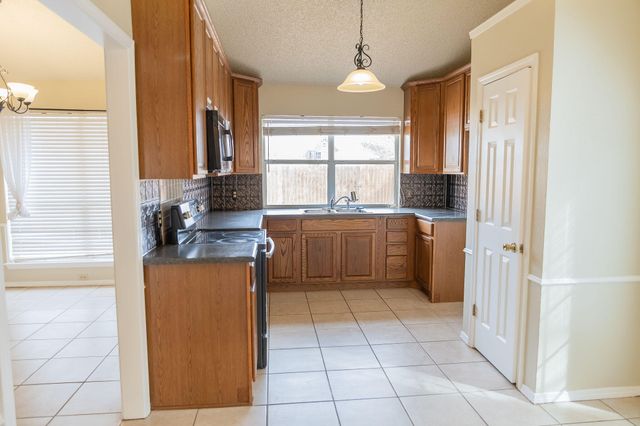 2120 93rd Street, Lubbock, TX 79423