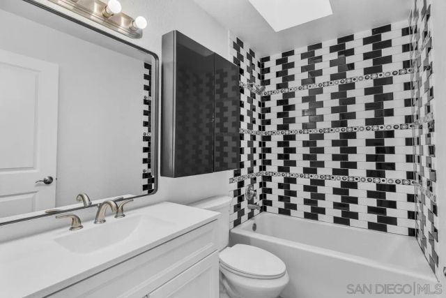 10604 Queen Jessica Ln., Santee, CA 92071