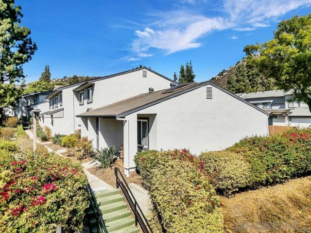 10604 Queen Jessica Ln., Santee, CA 92071