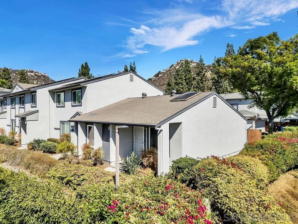 10604 Queen Jessica Ln., Santee, CA 92071