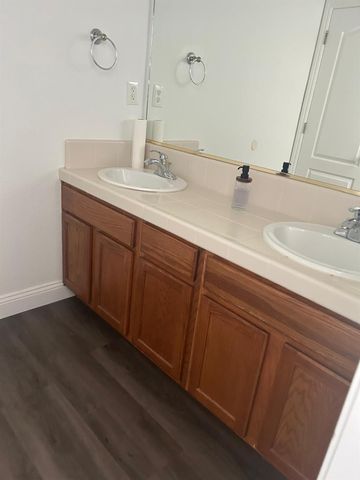 2963 Finchwood Avenue, Clovis, CA 93611