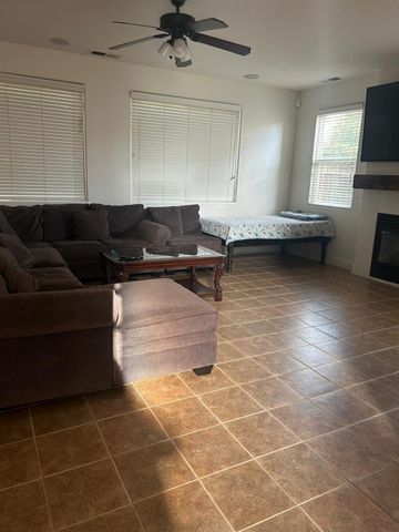 2963 Finchwood Avenue, Clovis, CA 93611