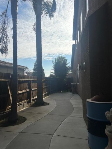 2963 Finchwood Avenue, Clovis, CA 93611