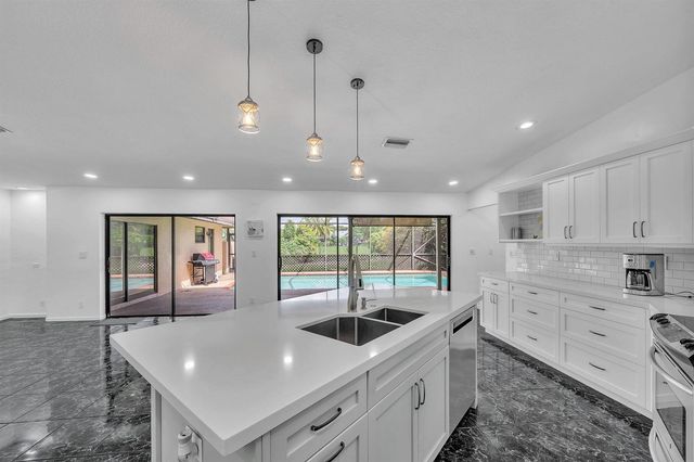 303 NW 105th Terrace, Coral Springs, FL 33071