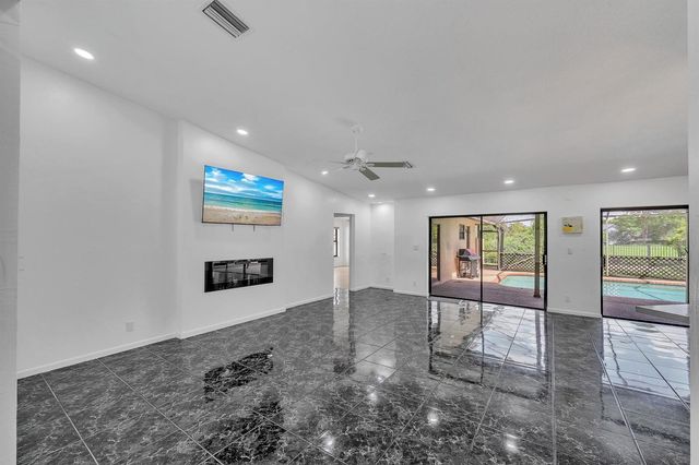 303 NW 105th Terrace, Coral Springs, FL 33071