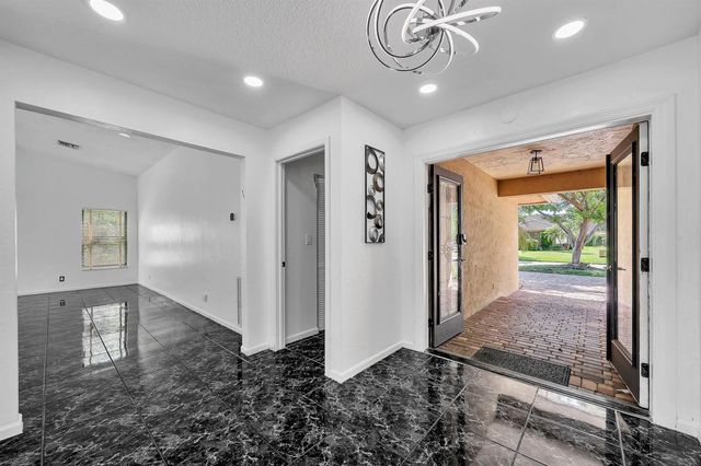 303 NW 105th Terrace, Coral Springs, FL 33071