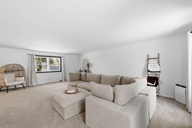 636 Aber DRIVE, Waterford, WI 53185