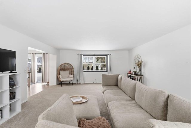 636 Aber DRIVE, Waterford, WI 53185