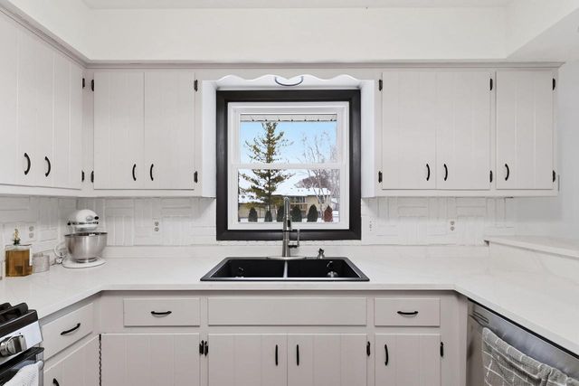 636 Aber DRIVE, Waterford, WI 53185