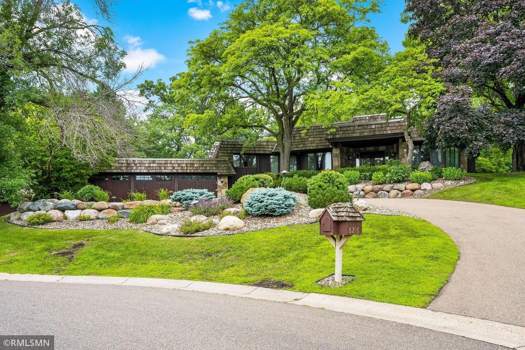 6216 Braeburn Circle, Edina, MN 55439