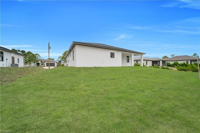 2901 Villa Ave S, Lehigh Acres, FL 33976