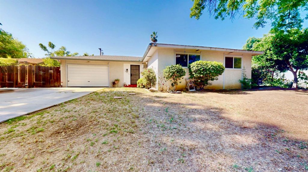 Image 1 of property listing at 2211 W Garland Avenue, Fresno, CA 93705