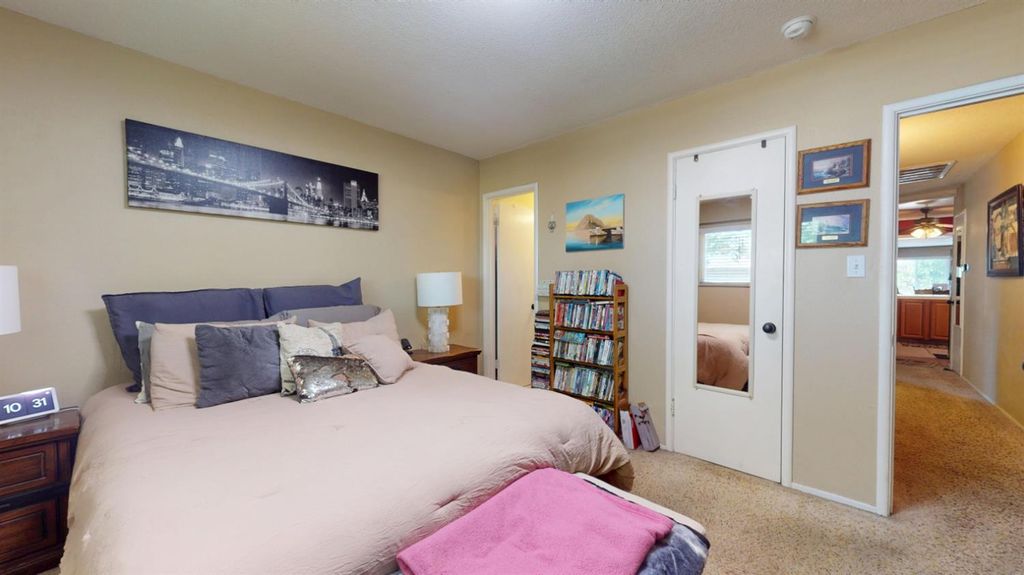 Image 19 of property listing at 2211 W Garland Avenue, Fresno, CA 93705