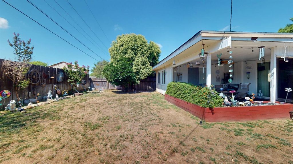 Image 21 of property listing at 2211 W Garland Avenue, Fresno, CA 93705