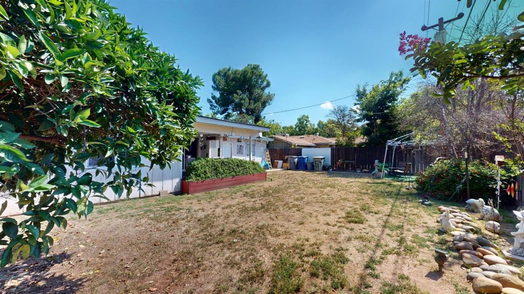 Image 22 of property listing at 2211 W Garland Avenue, Fresno, CA 93705