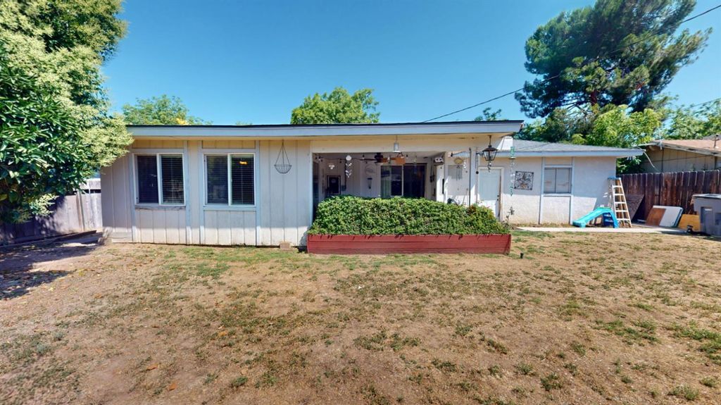 Image 23 of property listing at 2211 W Garland Avenue, Fresno, CA 93705