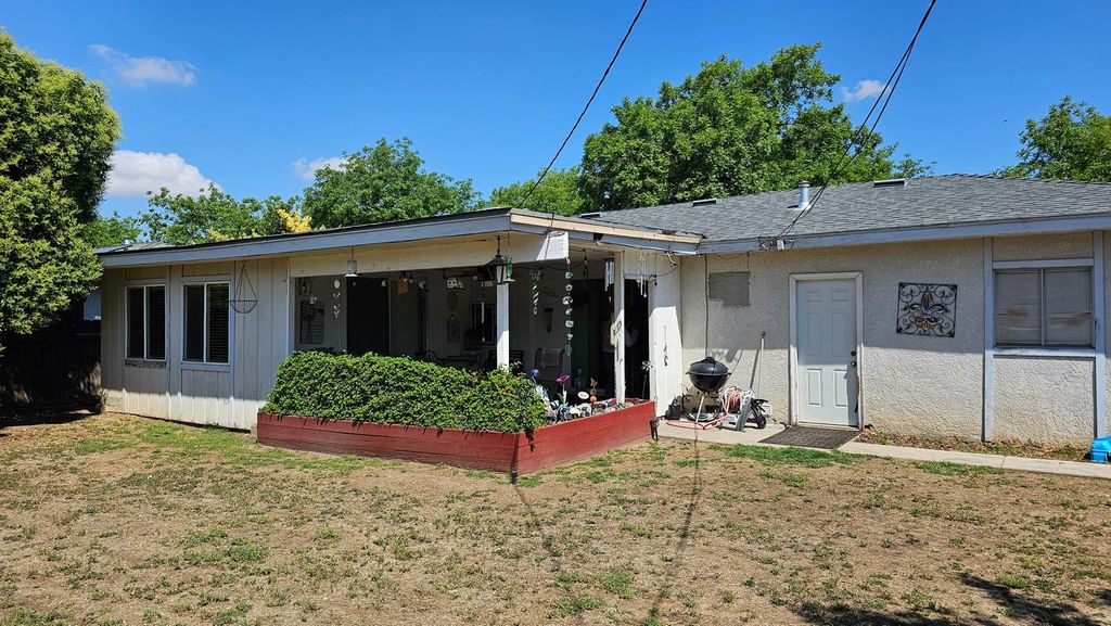 Image 24 of property listing at 2211 W Garland Avenue, Fresno, CA 93705