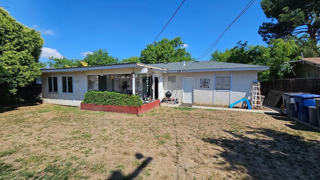 Image 25 of property listing at 2211 W Garland Avenue, Fresno, CA 93705