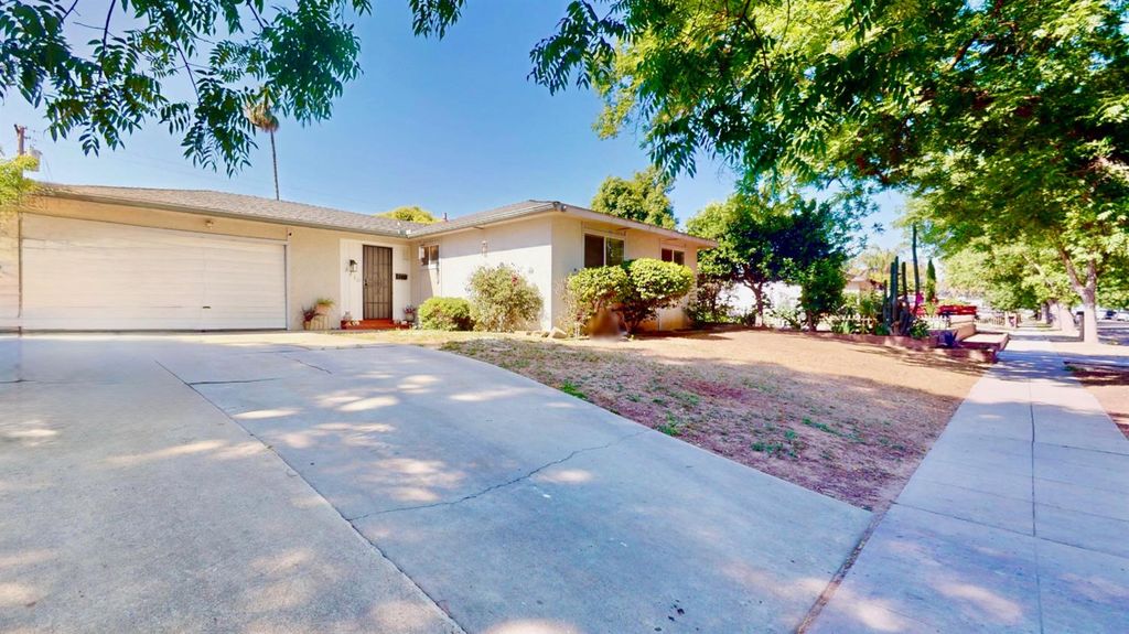 Image 3 of property listing at 2211 W Garland Avenue, Fresno, CA 93705