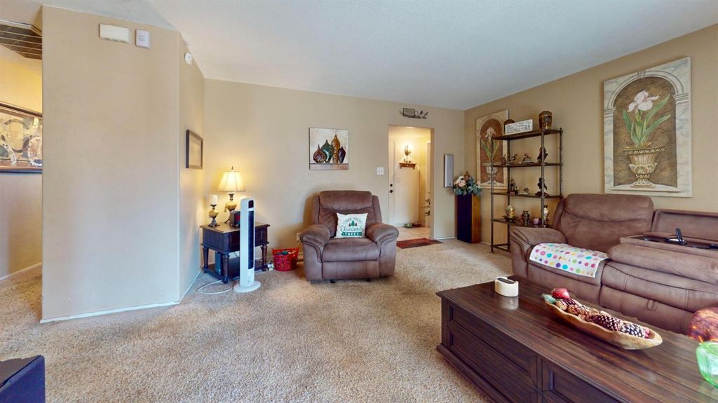 Image 6 of property listing at 2211 W Garland Avenue, Fresno, CA 93705