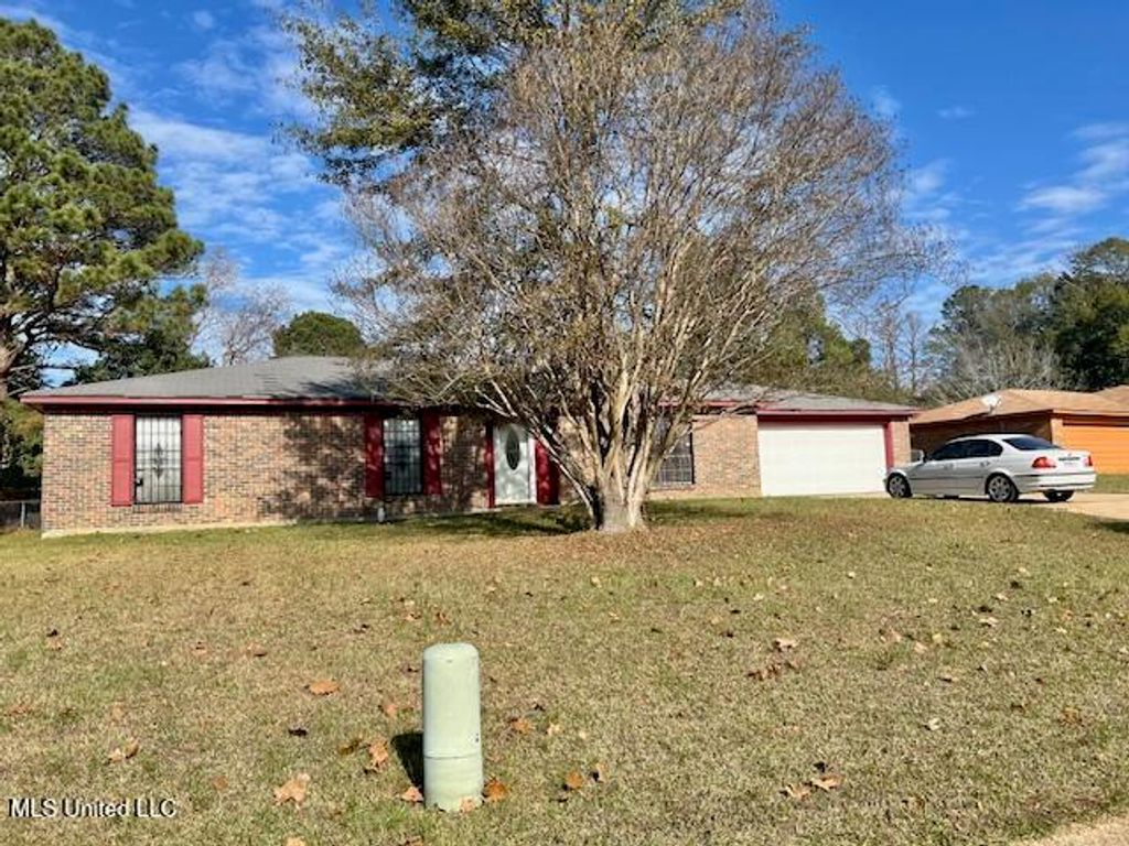 1946 Oakwood Place, Jackson, MS 39213