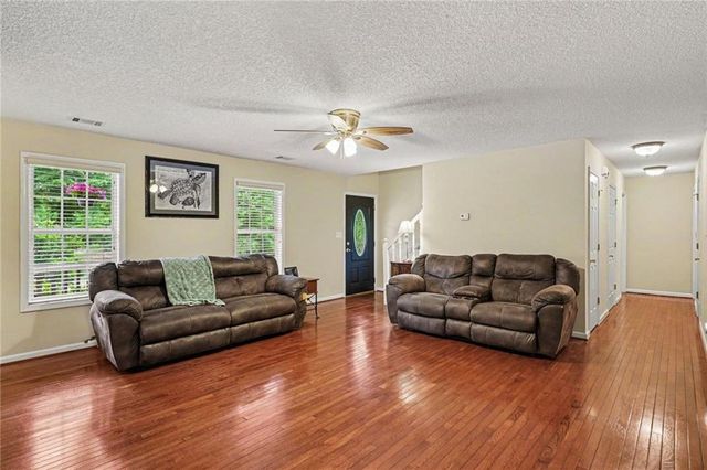 120 Lynnview Court, Mcdonough, GA 30252