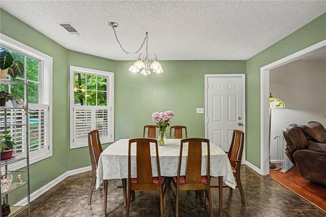 120 Lynnview Court, Mcdonough, GA 30252