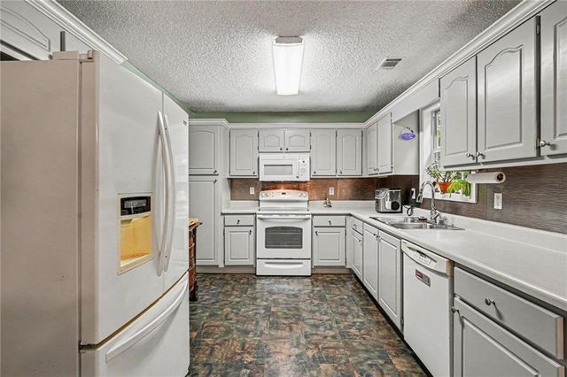 120 Lynnview Court, Mcdonough, GA 30252