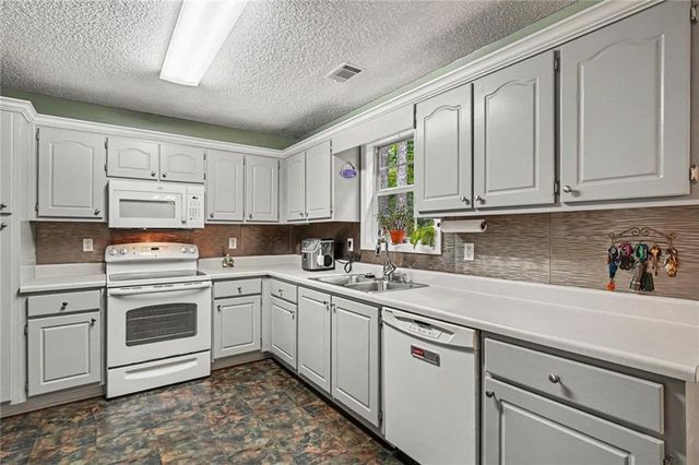 120 Lynnview Court, Mcdonough, GA 30252
