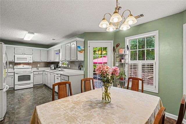 120 Lynnview Court, Mcdonough, GA 30252