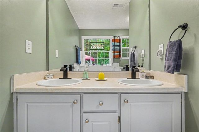 120 Lynnview Court, Mcdonough, GA 30252